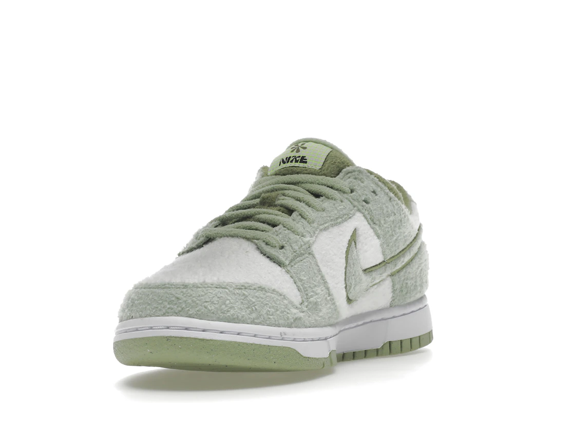Vue 13 de Nike Dunk Low SE Fleece Pack Honeydew 