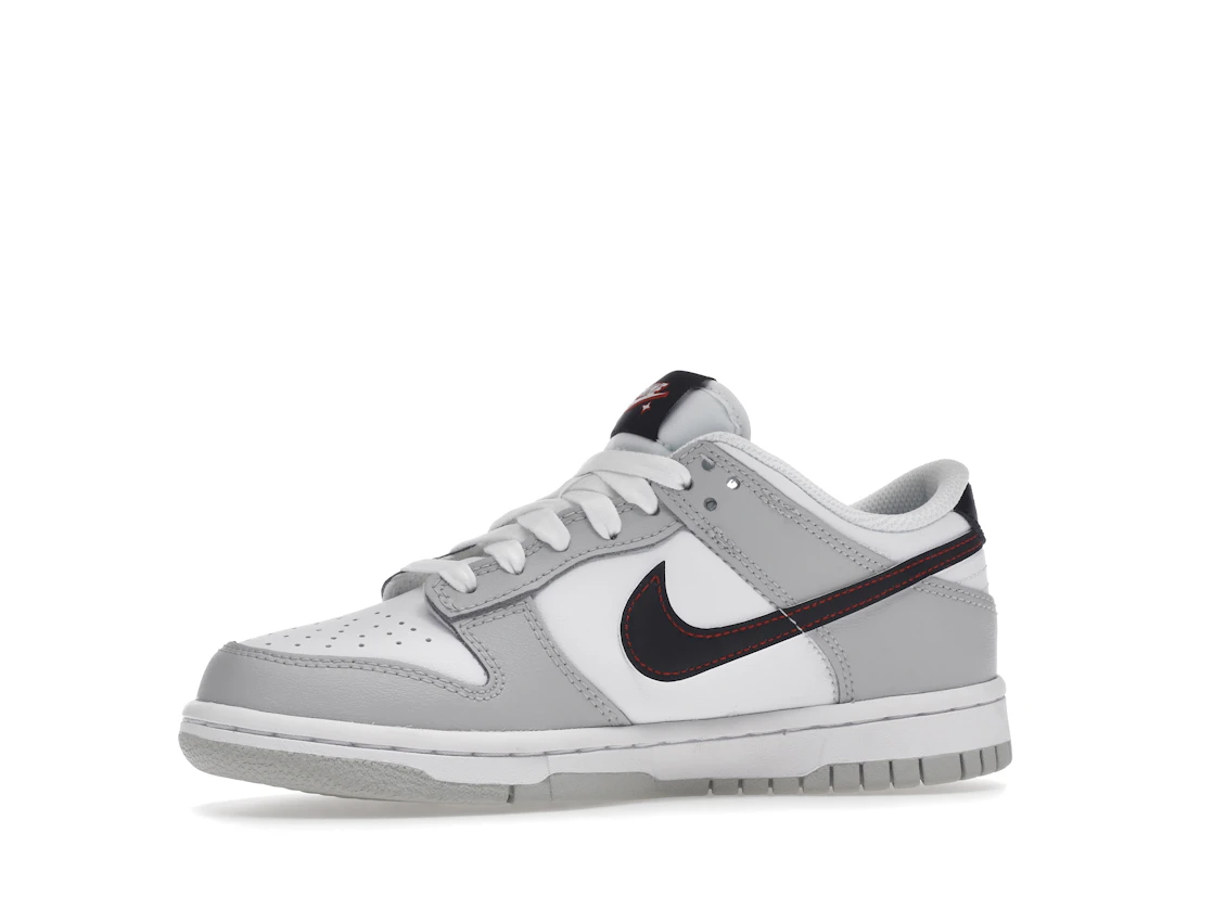 Vue 17 de Nike Dunk Low SE Jackpot (GS)