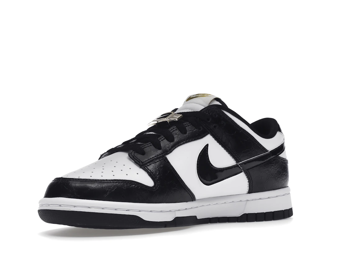 Vue 15 de Nike Dunk Low SE World Champs Black White
