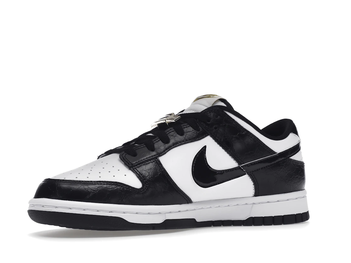 Vue 16 de Nike Dunk Low SE World Champs Black White