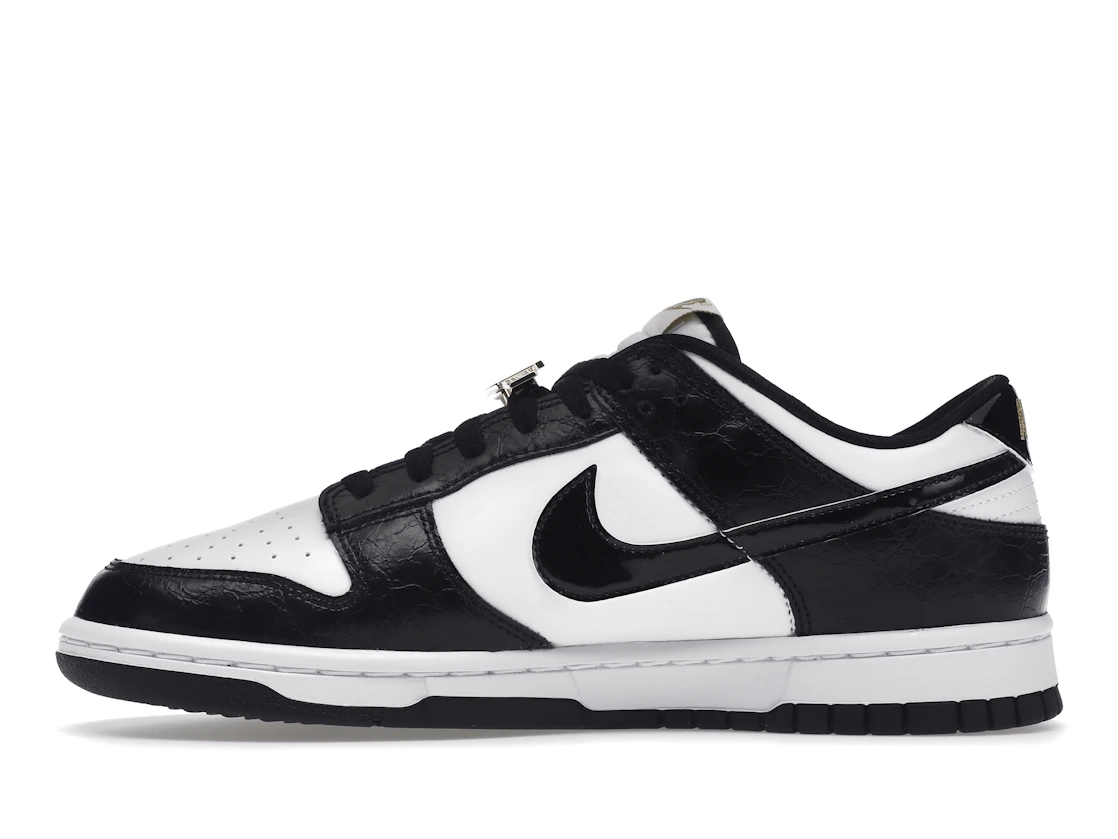 Vue 19 de Nike Dunk Low SE World Champs Black White