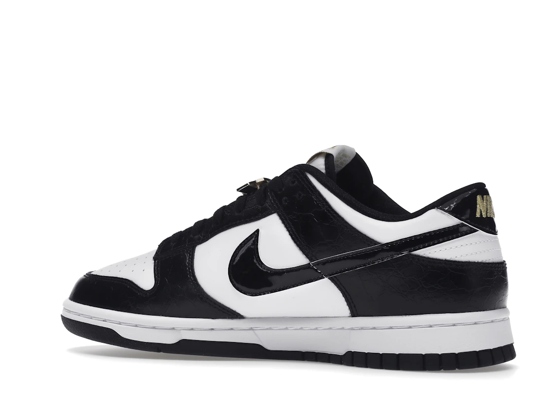 Vue 22 de Nike Dunk Low SE World Champs Black White