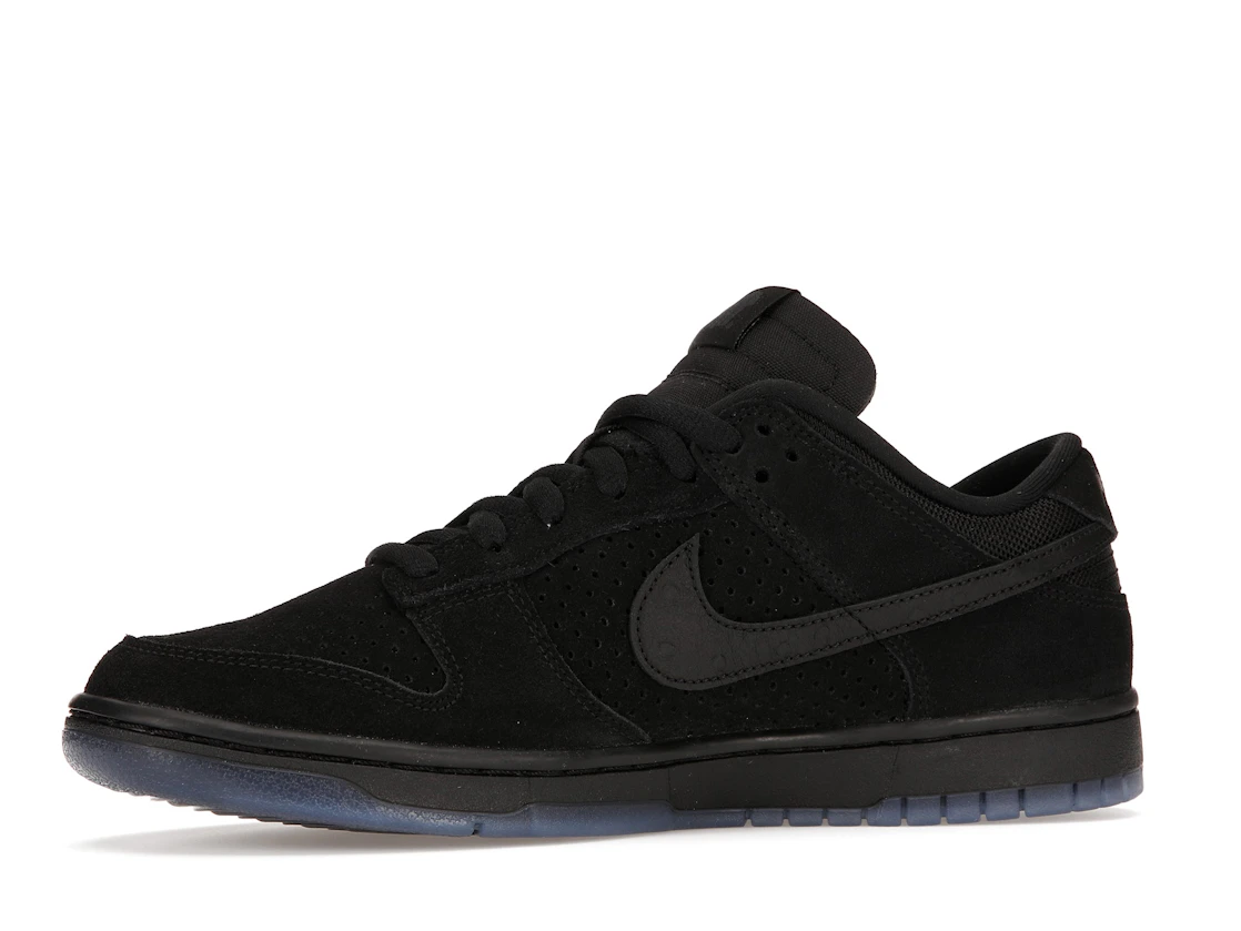 Vue 17 de Nike Dunk Low SP Undefeated 5 On It Black