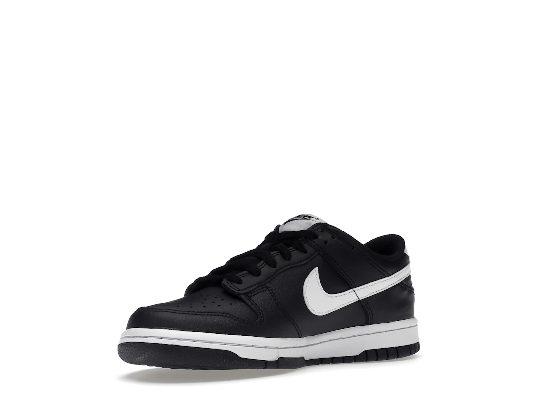 Vue 15 de Nike Dunk Low Black Panda 2.0 (GS)