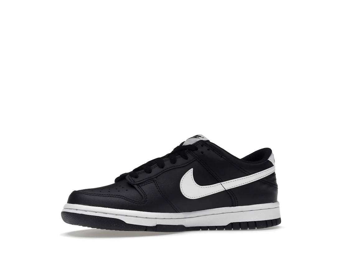 Vue 17 de Nike Dunk Low Black Panda 2.0 (GS)