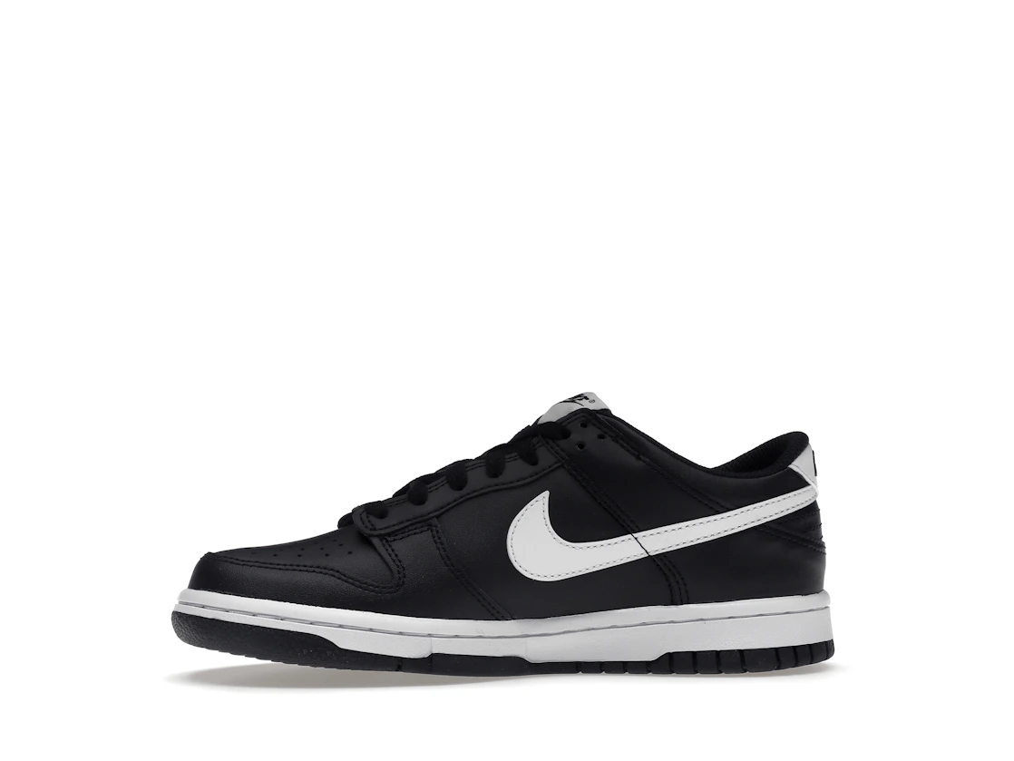Vue 18 de Nike Dunk Low Black Panda 2.0 (GS)