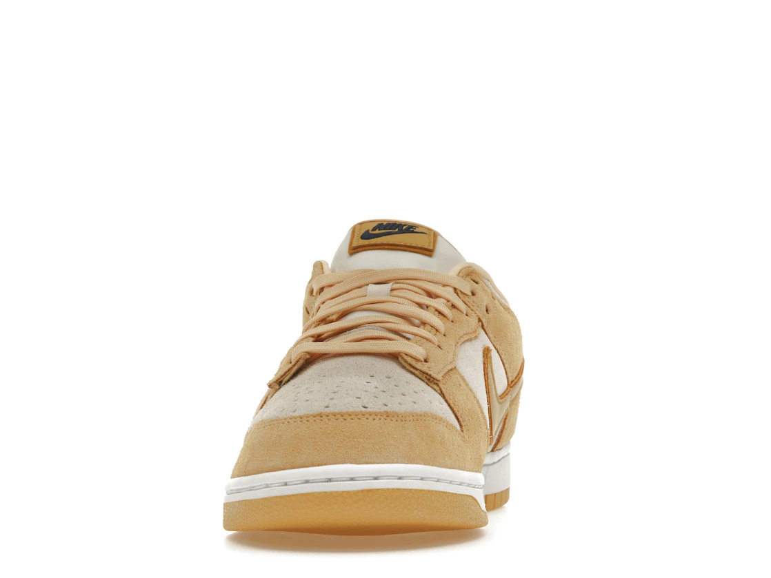 Vue 11 de Nike Dunk Low Celestial Gold Suede 