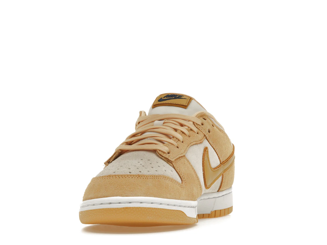 Vue 12 de Nike Dunk Low Celestial Gold Suede 