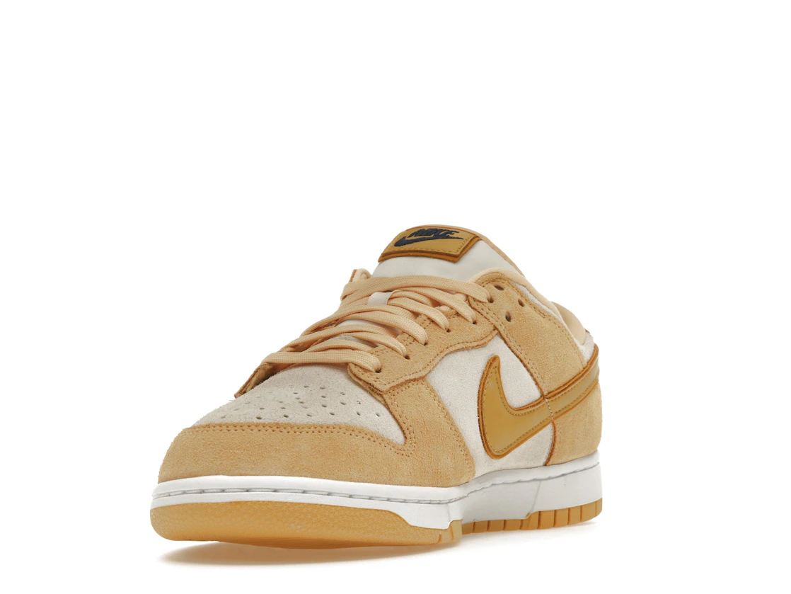 Vue 13 de Nike Dunk Low Celestial Gold Suede 