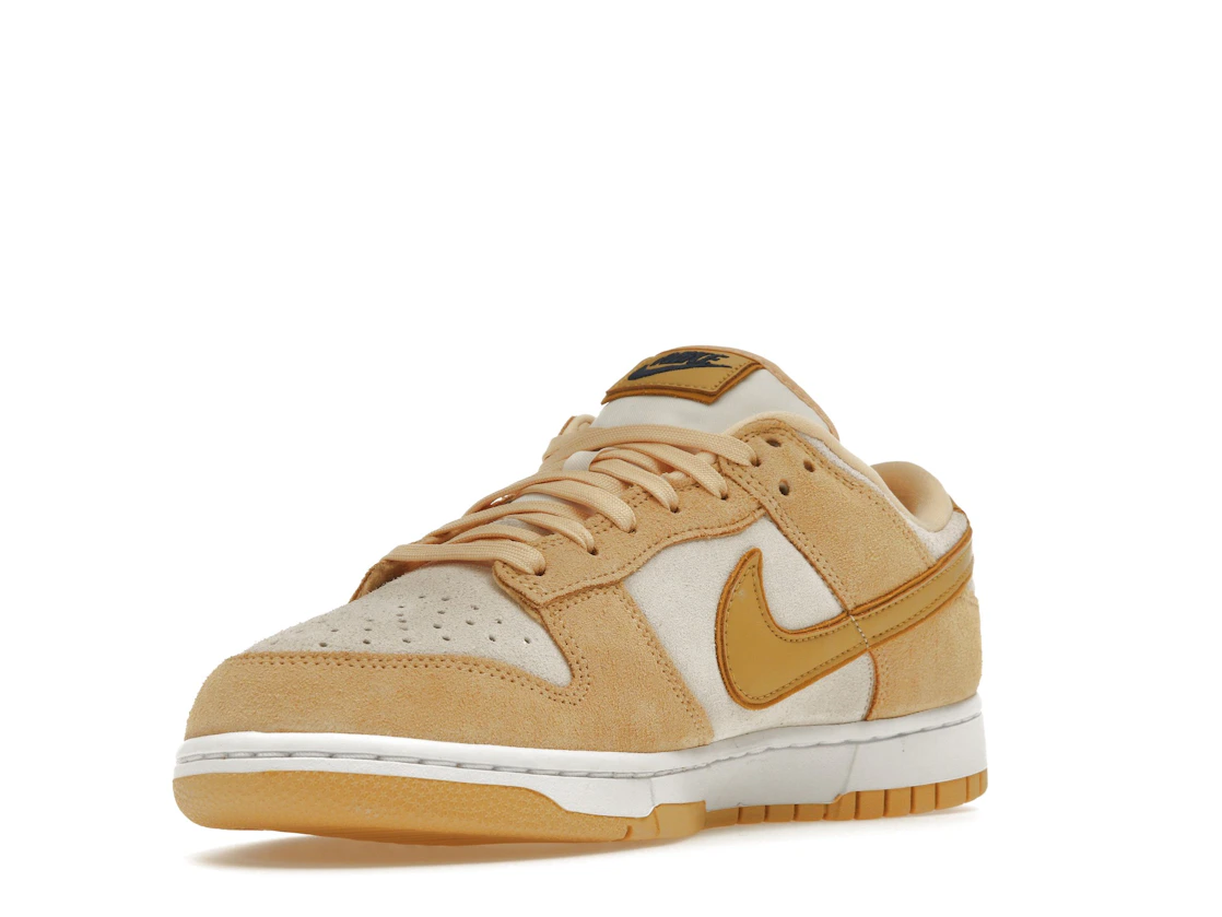 Vue 14 de Nike Dunk Low Celestial Gold Suede 