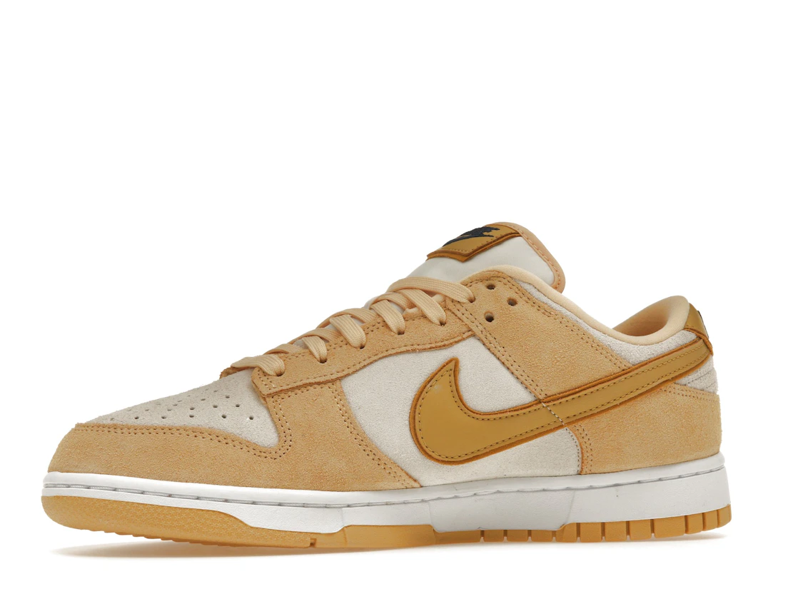 Vue 17 de Nike Dunk Low Celestial Gold Suede 