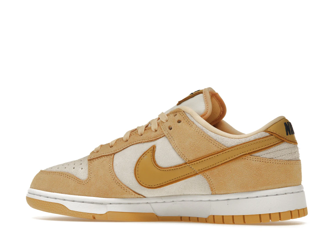 Vue 21 de Nike Dunk Low Celestial Gold Suede 