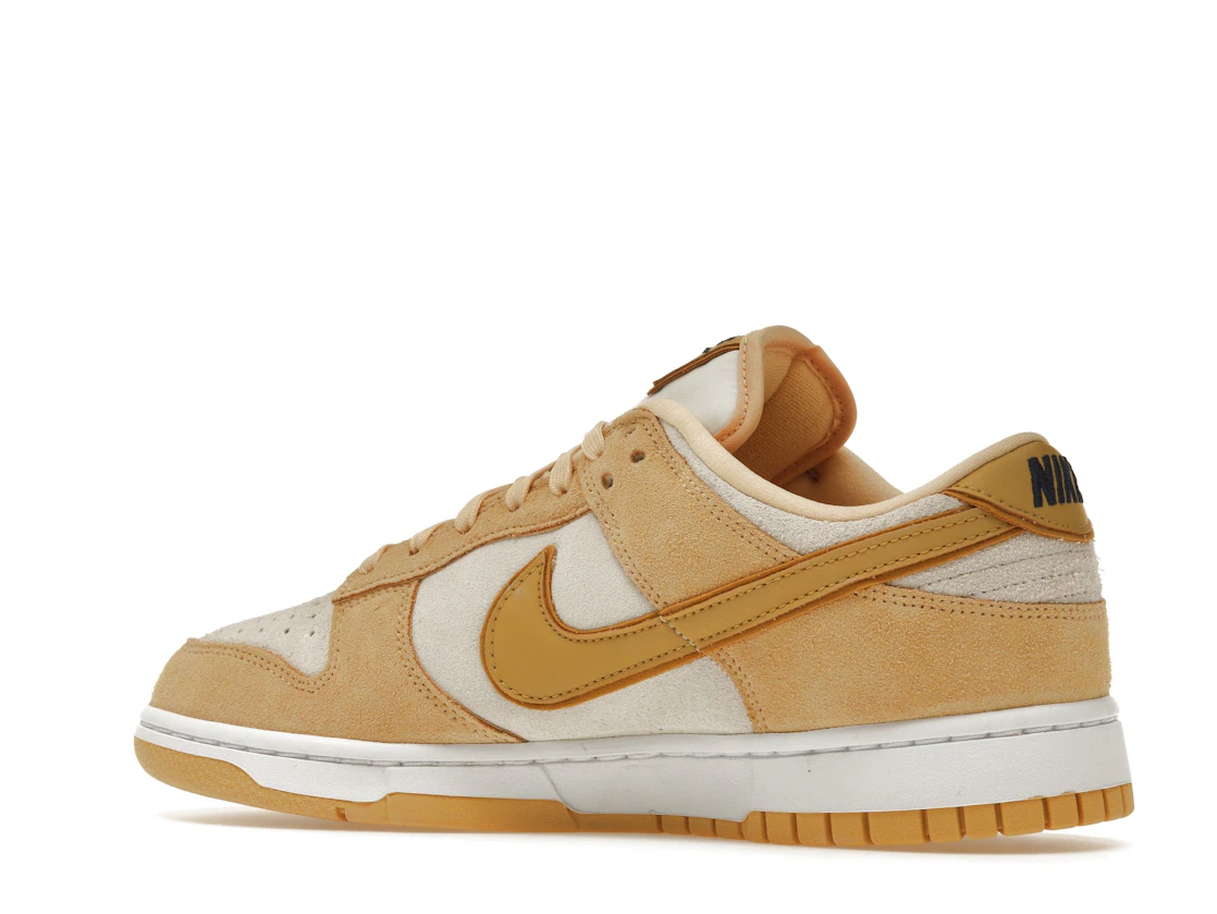 Vue 22 de Nike Dunk Low Celestial Gold Suede 