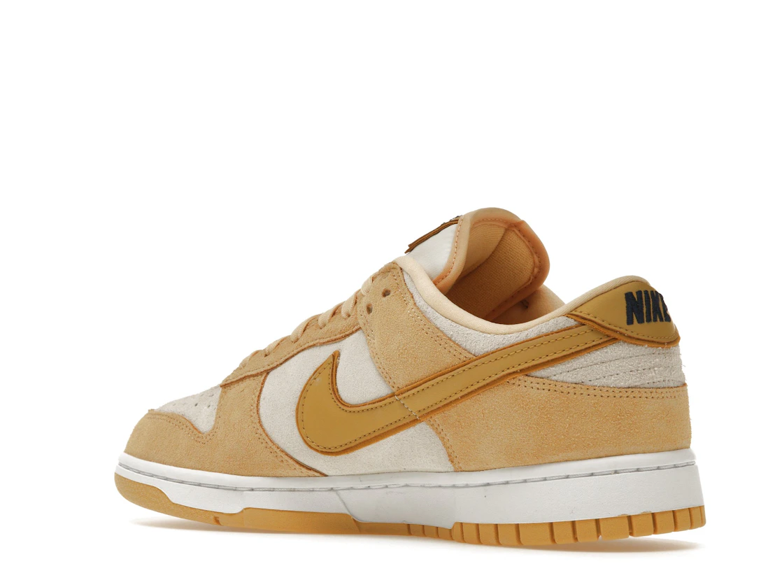 Vue 23 de Nike Dunk Low Celestial Gold Suede 