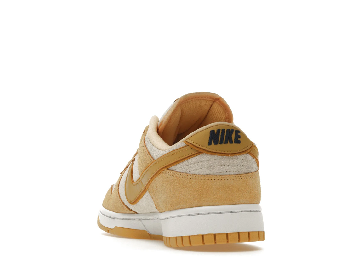 Vue 26 de Nike Dunk Low Celestial Gold Suede 