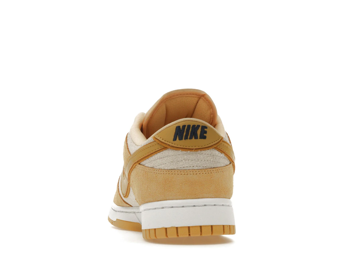 Vue 27 de Nike Dunk Low Celestial Gold Suede 