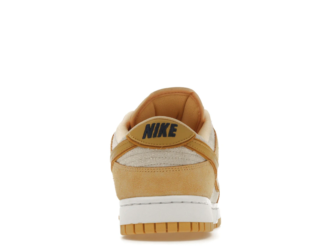 Vue 28 de Nike Dunk Low Celestial Gold Suede 