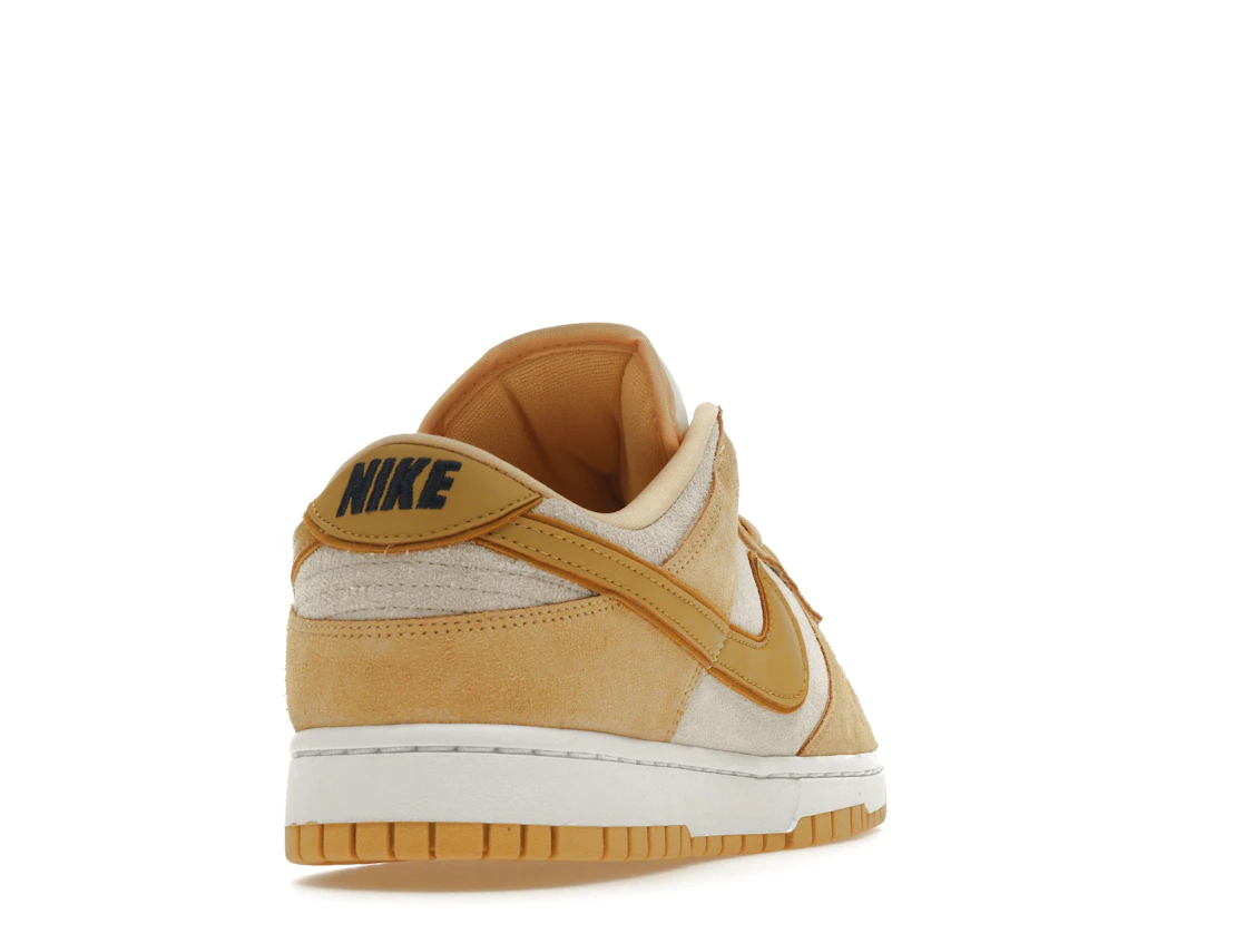 Vue 30 de Nike Dunk Low Celestial Gold Suede 