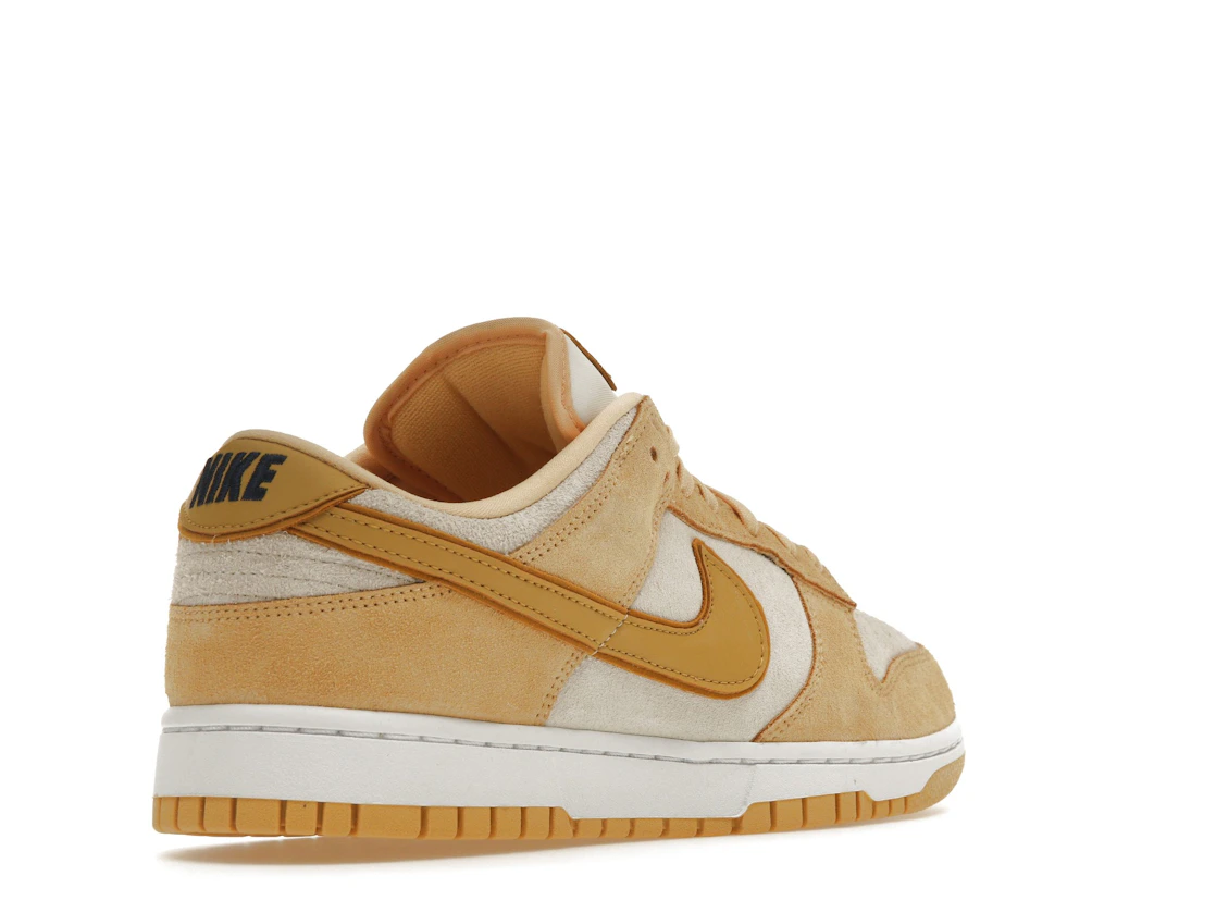 Vue 32 de Nike Dunk Low Celestial Gold Suede 