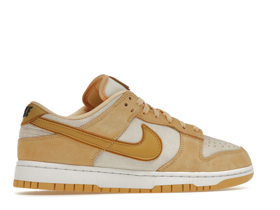 Vue 35 de Nike Dunk Low Celestial Gold Suede 