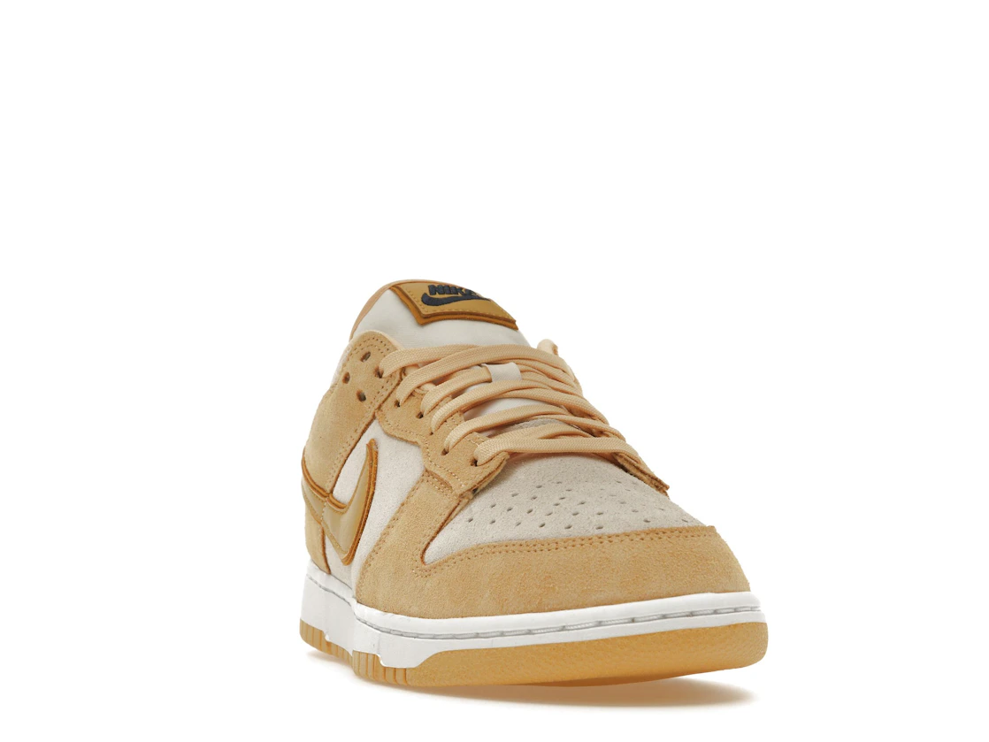 Vue 8 de Nike Dunk Low Celestial Gold Suede 