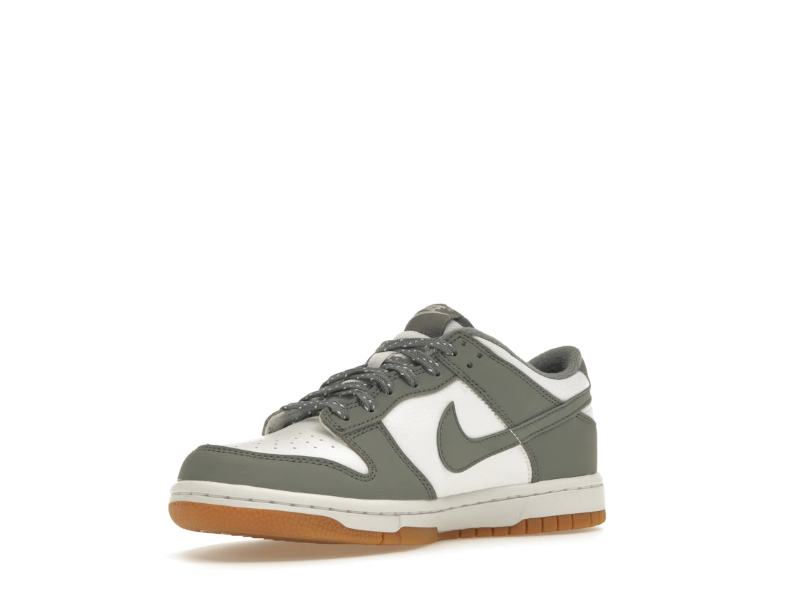 Vue 15 de Nike Dunk Low Reflective Grey (GS)