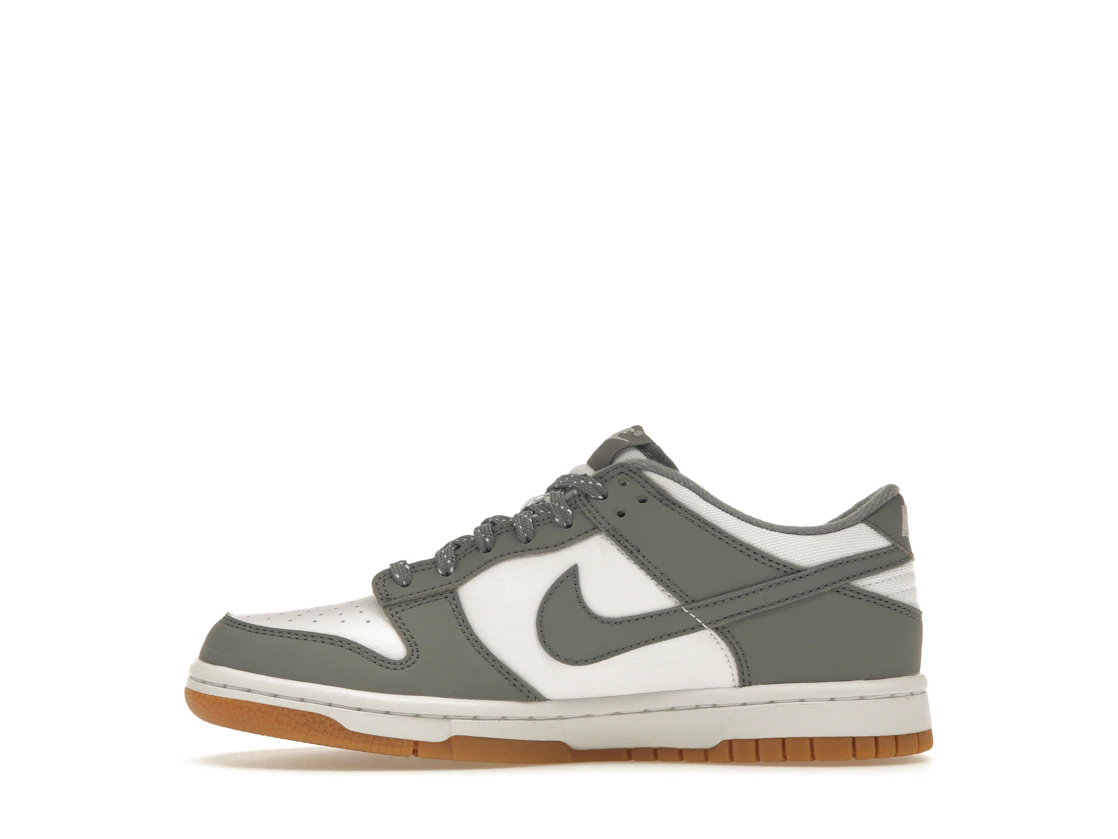 Vue 19 de Nike Dunk Low Reflective Grey (GS)