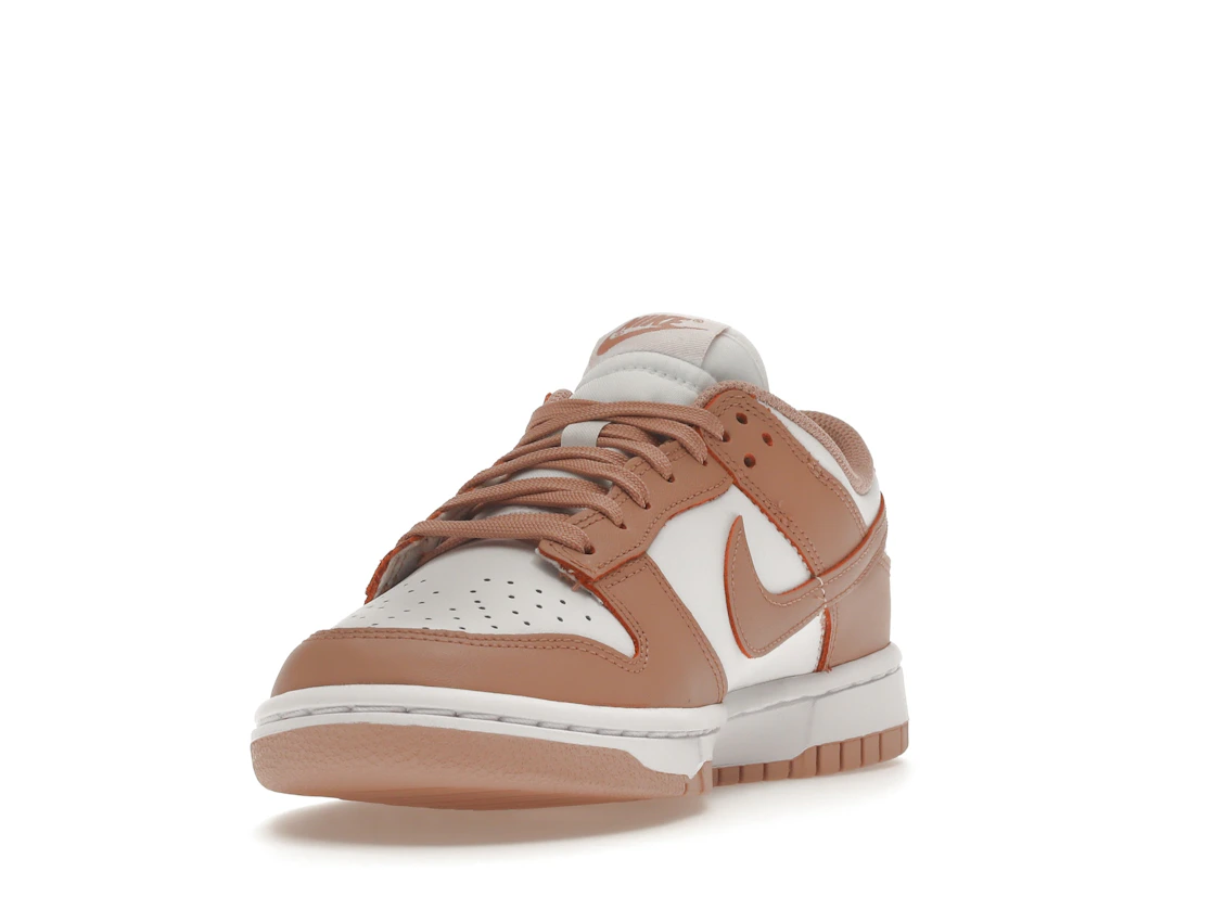 Vue 13 de Nike Dunk Low Rose Whisper 