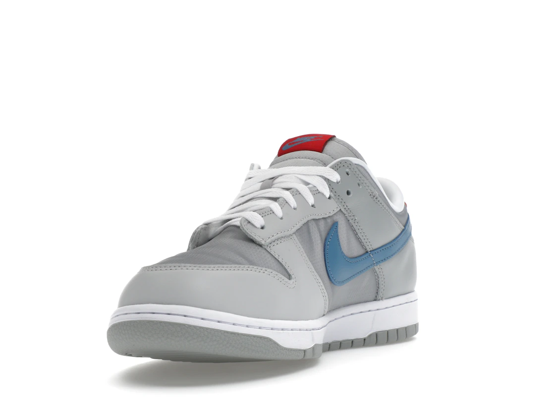 Vue 13 de Nike Dunk Low Silver Surfer (2024)