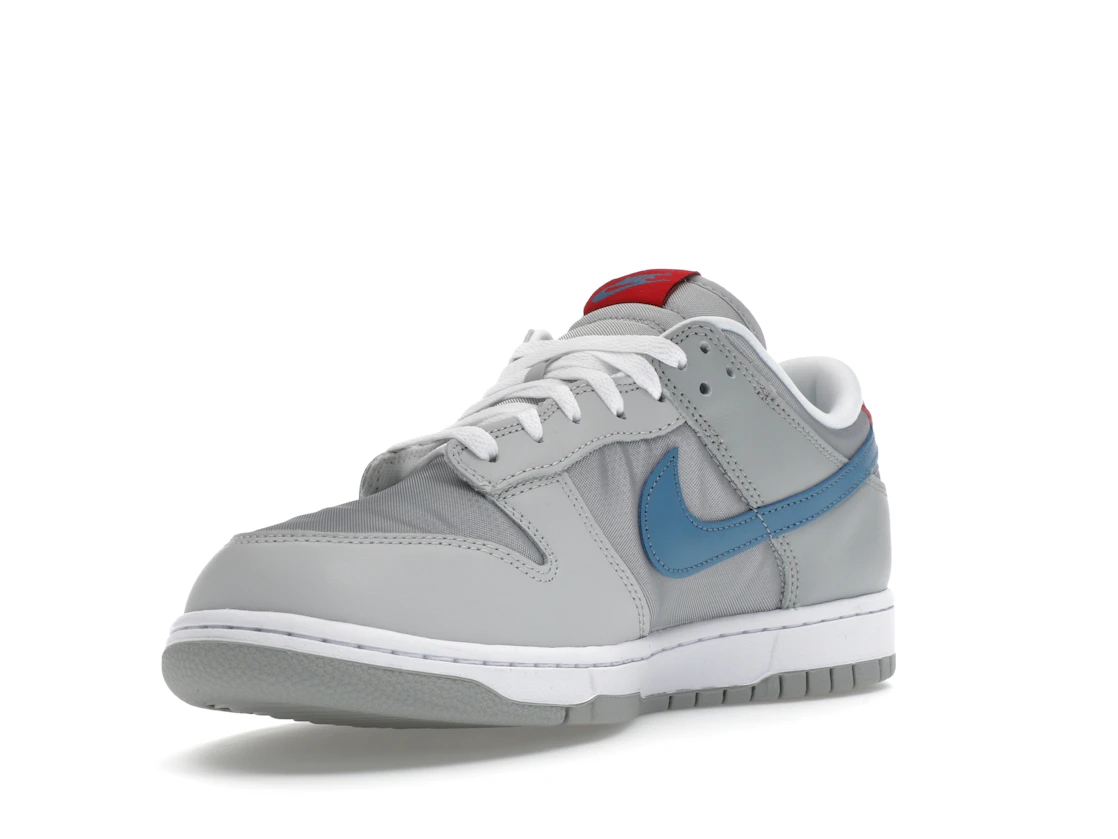 Vue 14 de Nike Dunk Low Silver Surfer (2024)