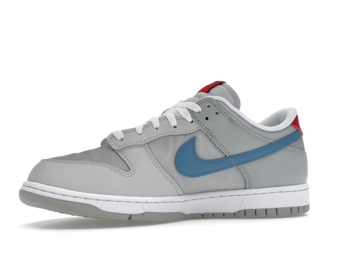 Vue 17 de Nike Dunk Low Silver Surfer (2024)