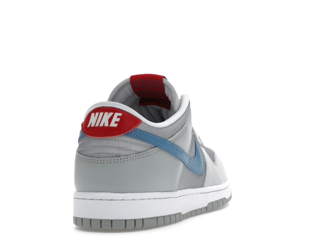 Vue 30 de Nike Dunk Low Silver Surfer (2024)
