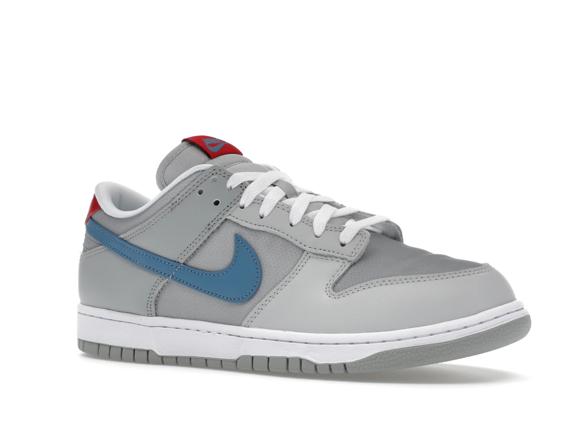 Vue 4 de Nike Dunk Low Silver Surfer (2024)