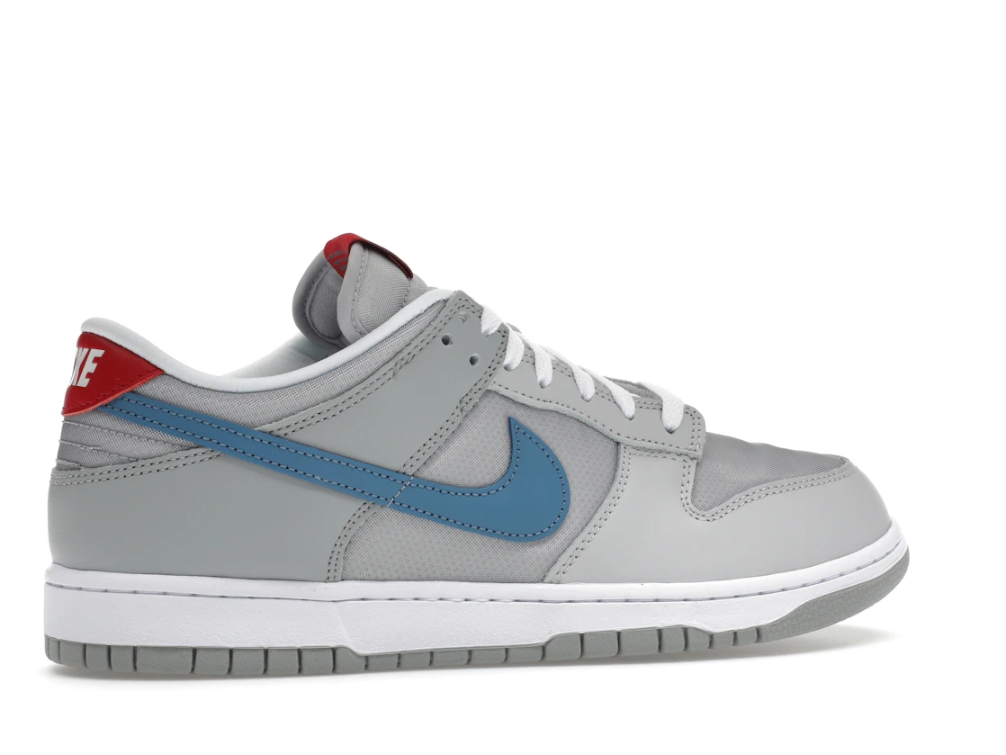 Vue 35 de Nike Dunk Low Silver Surfer (2024)