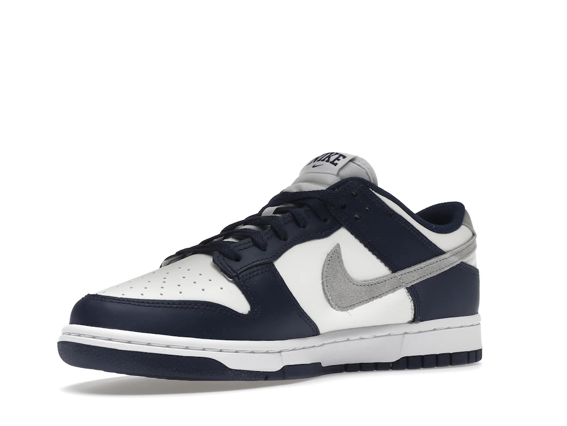 Vue 15 de Nike Dunk Low Summit White Midnight Navy