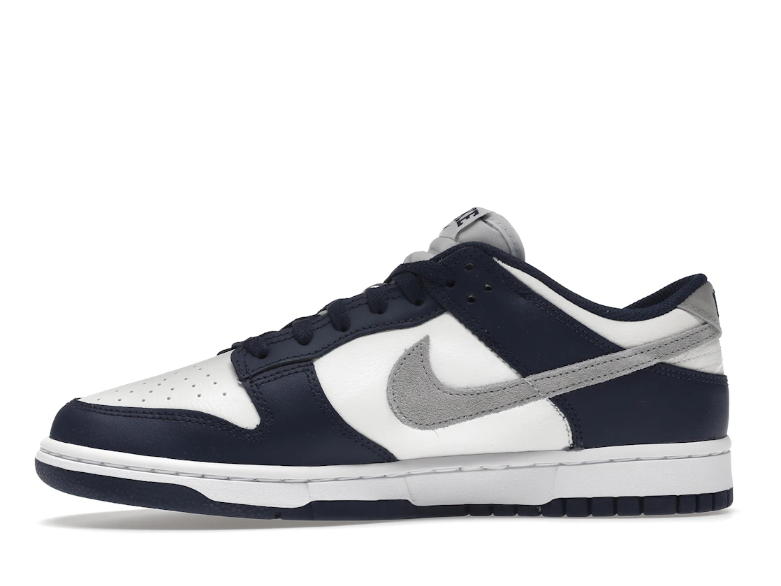Vue 18 de Nike Dunk Low Summit White Midnight Navy