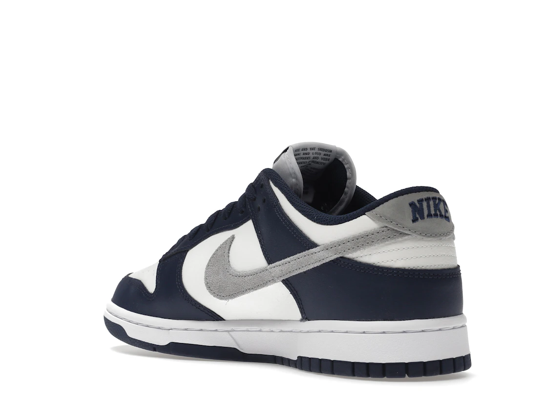 Vue 24 de Nike Dunk Low Summit White Midnight Navy