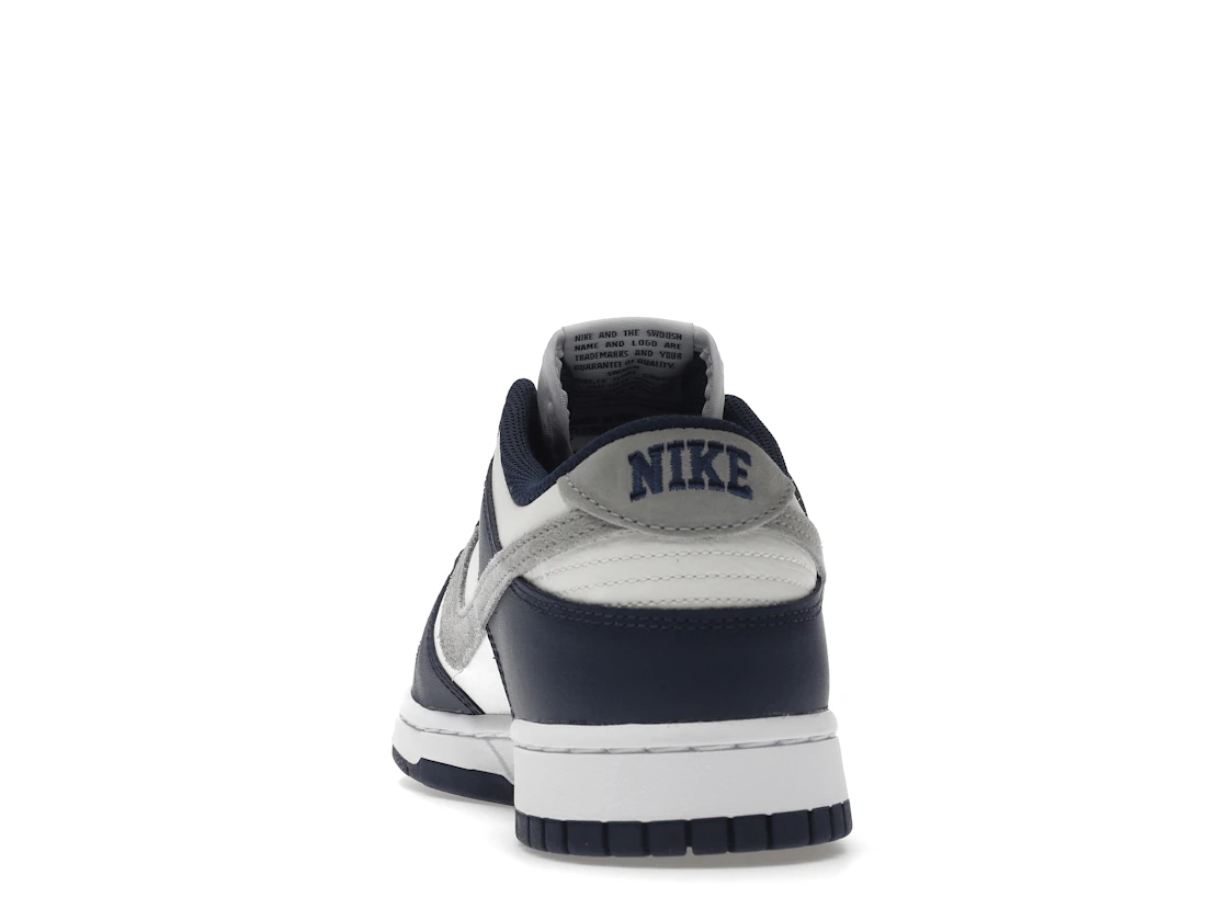 Vue 27 de Nike Dunk Low Summit White Midnight Navy