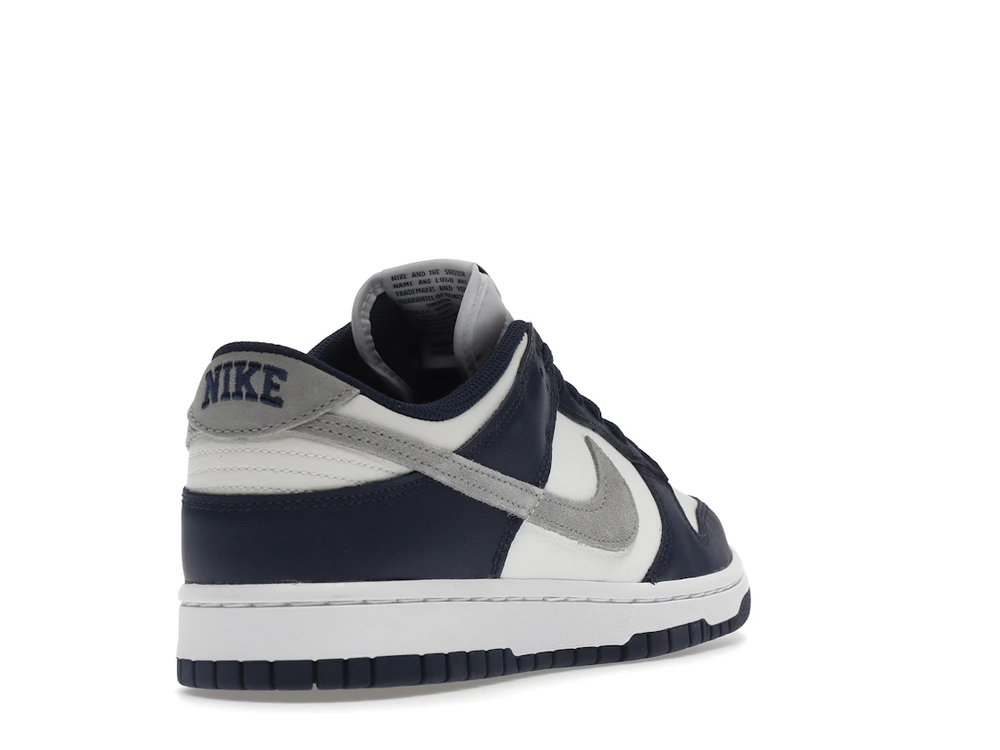 Vue 31 de Nike Dunk Low Summit White Midnight Navy