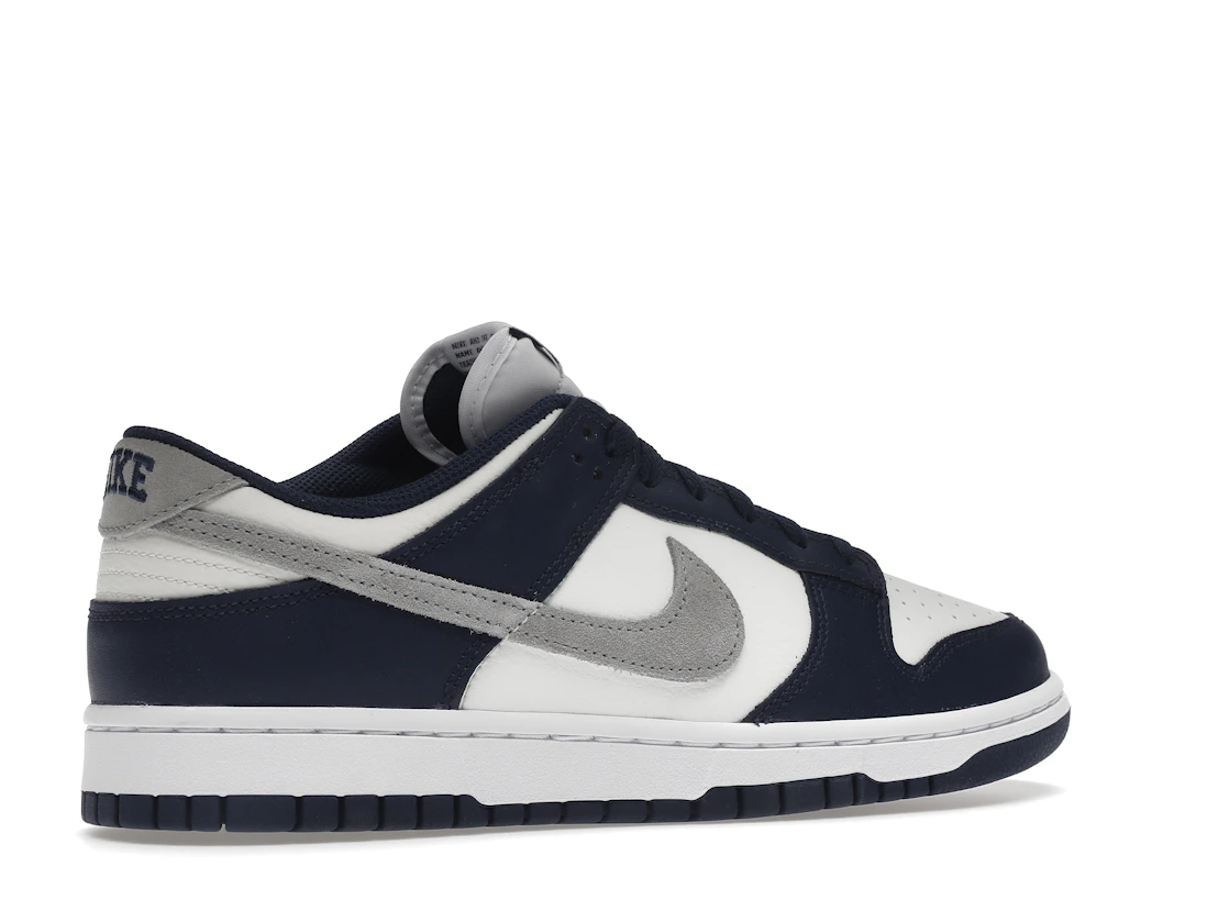 Vue 34 de Nike Dunk Low Summit White Midnight Navy