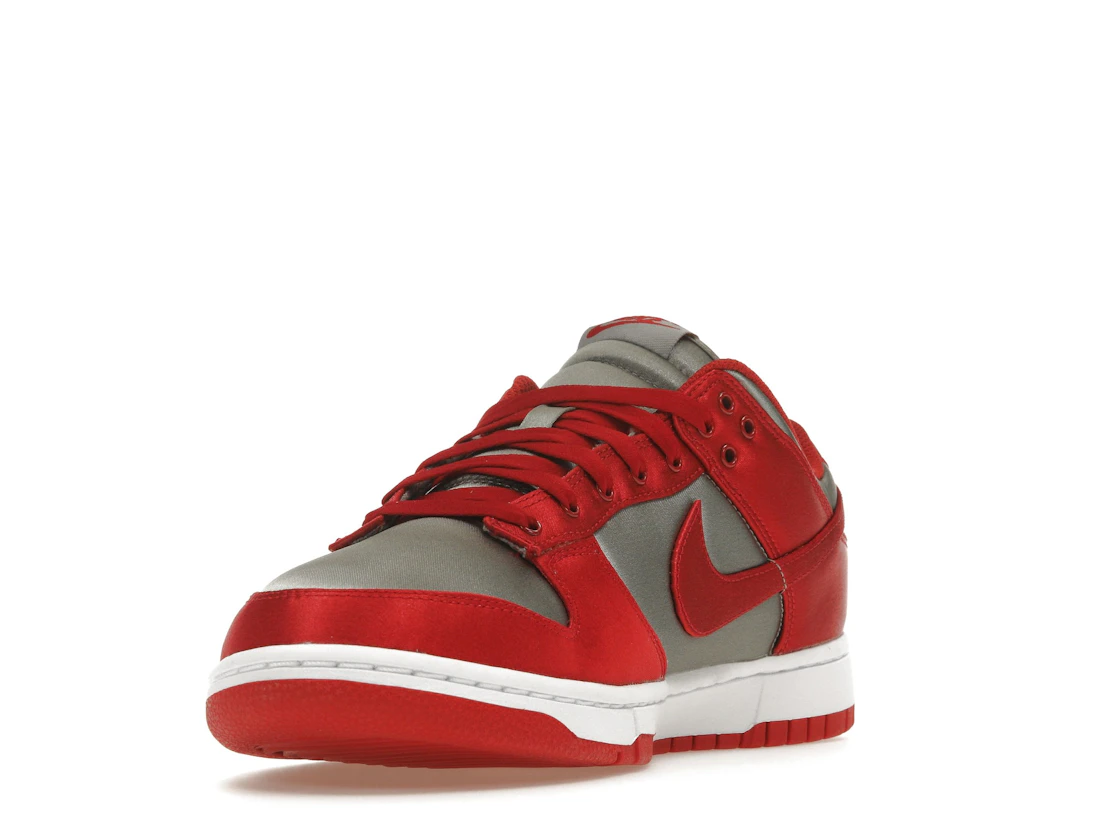 Vue 13 de Nike Dunk Low UNLV Satin 