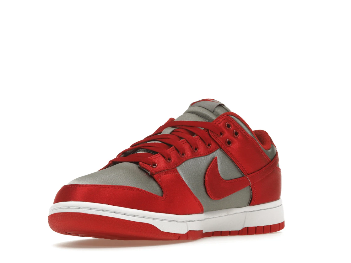 Vue 14 de Nike Dunk Low UNLV Satin 