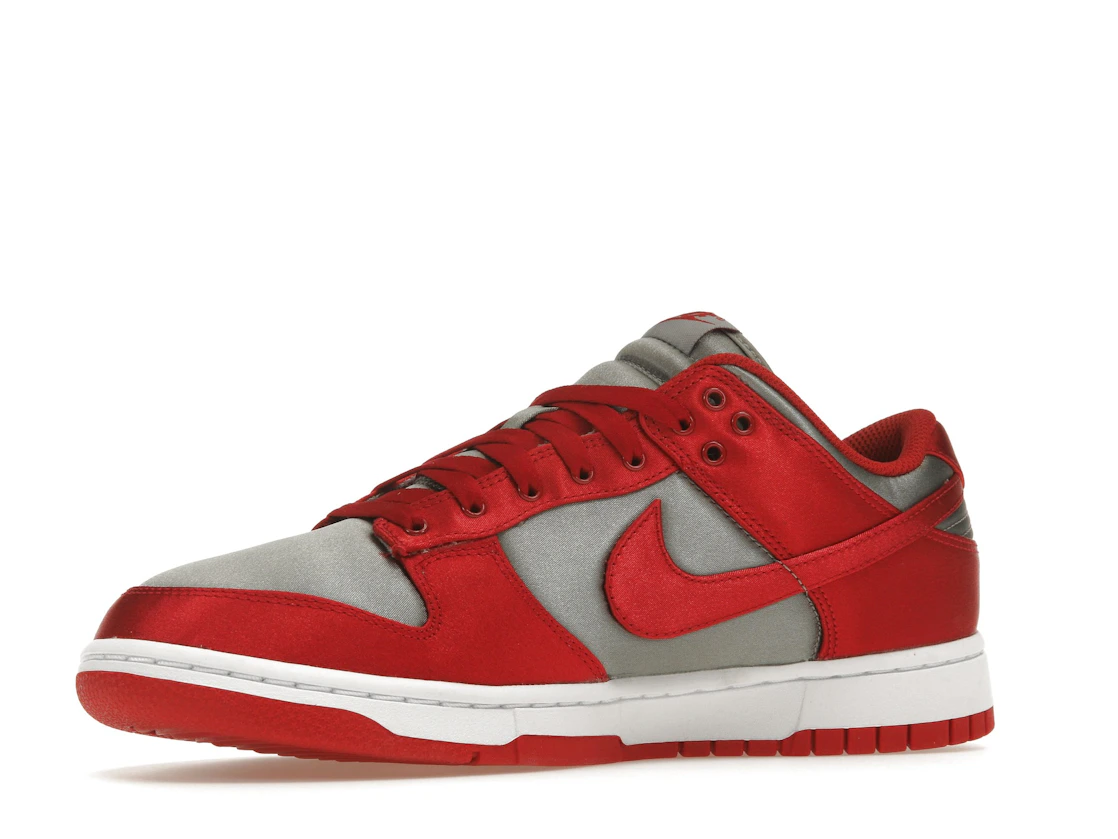 Vue 16 de Nike Dunk Low UNLV Satin 
