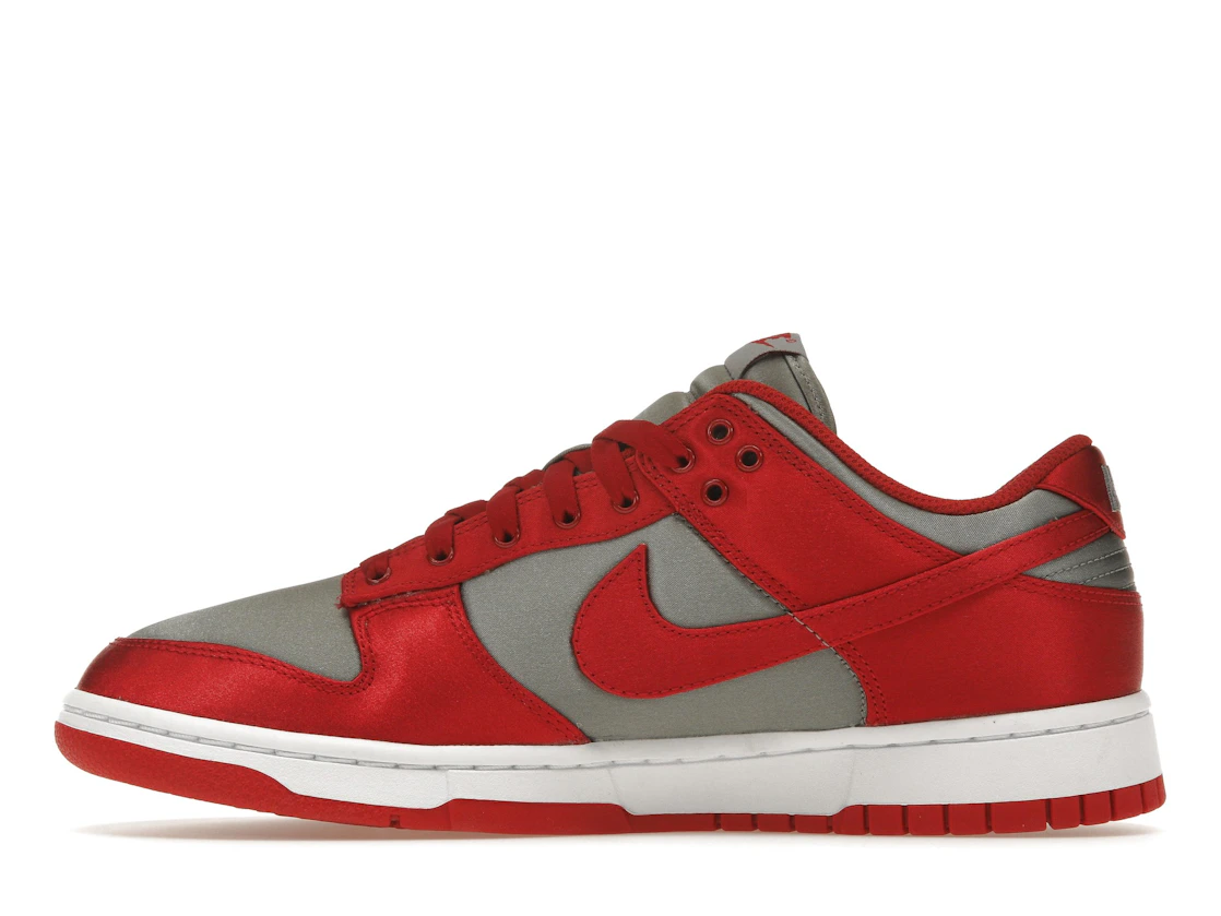 Vue 19 de Nike Dunk Low UNLV Satin 