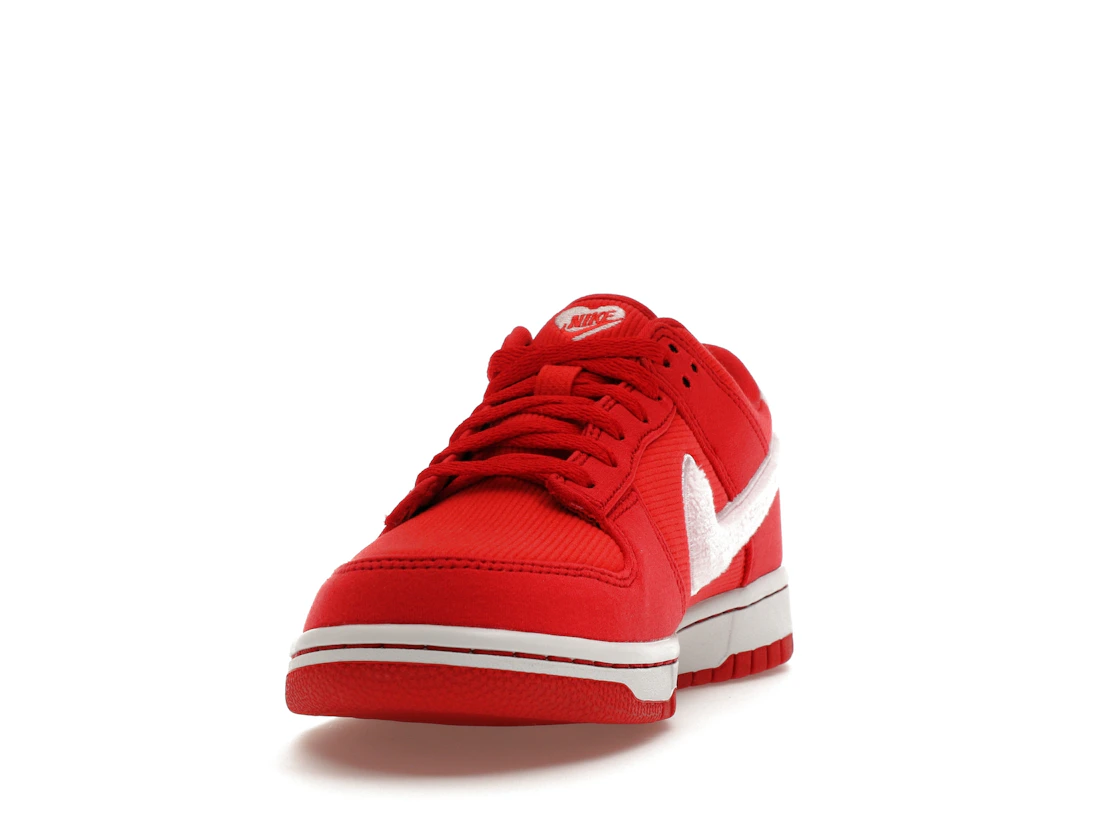 Vue 12 de Nike Dunk Low Valentine's Day (2024) (GS)