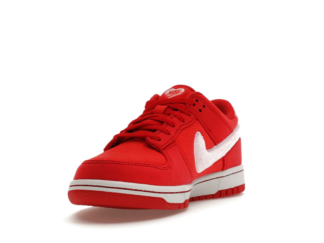 Vue 13 de Nike Dunk Low Valentine's Day (2024) (GS)