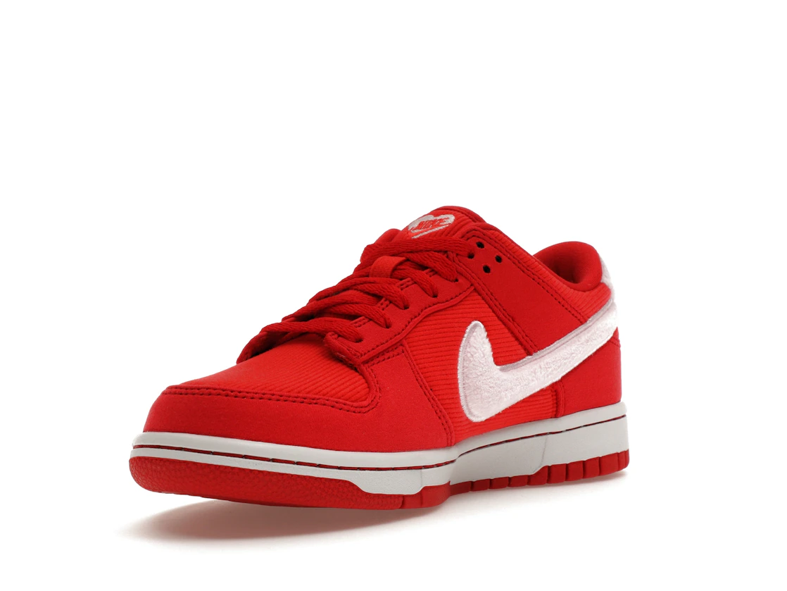 Vue 14 de Nike Dunk Low Valentine's Day (2024) (GS)