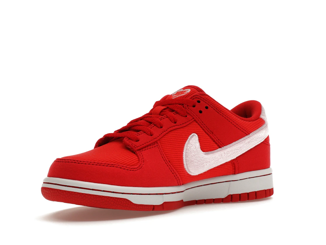 Vue 15 de Nike Dunk Low Valentine's Day (2024) (GS)