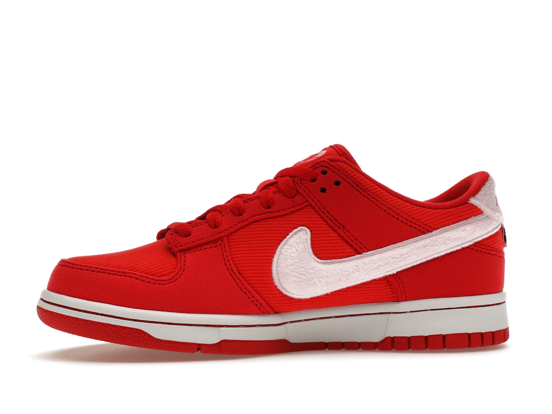 Vue 18 de Nike Dunk Low Valentine's Day (2024) (GS)