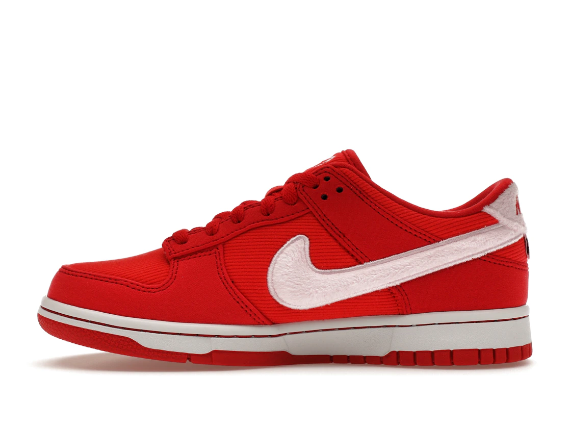 Vue 19 de Nike Dunk Low Valentine's Day (2024) (GS)